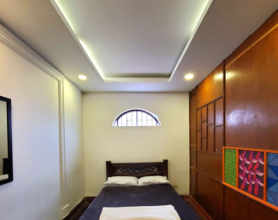 Blackout drapes, WiFi (free), bed sheets