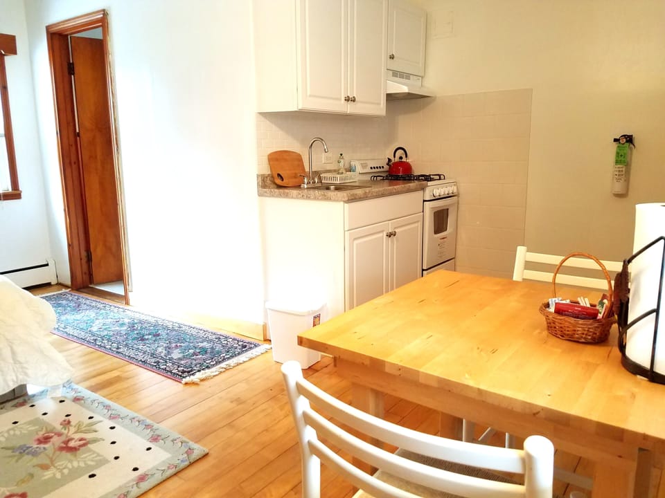 Deluxe Double Room, Kitchenette | Free WiFi, bed sheets