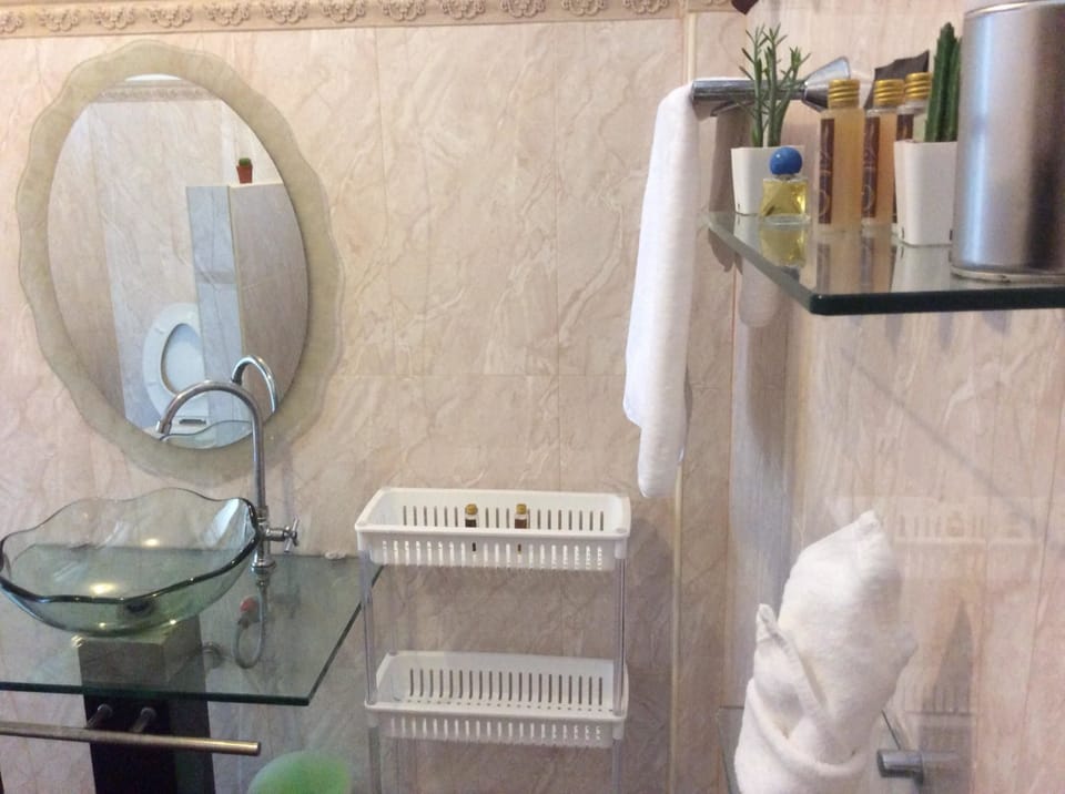 Superior Deluxe King Room | Bathroom sink
