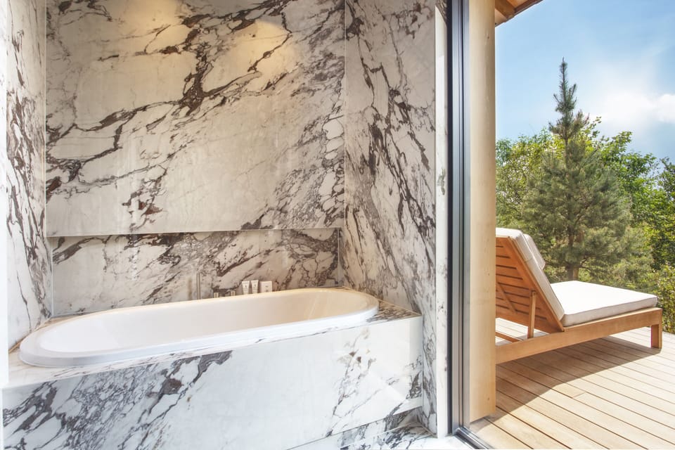 Junior Suite | Bathroom | Designer toiletries, hair dryer, bathrobes, slippers