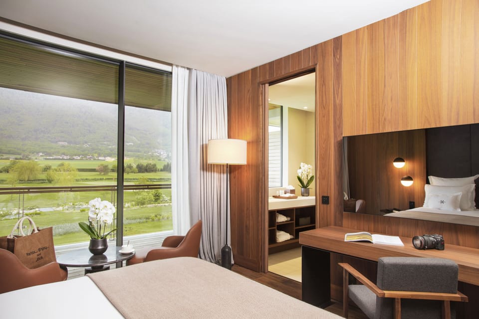 Deluxe Room | Premium bedding, minibar, in-room safe, desk