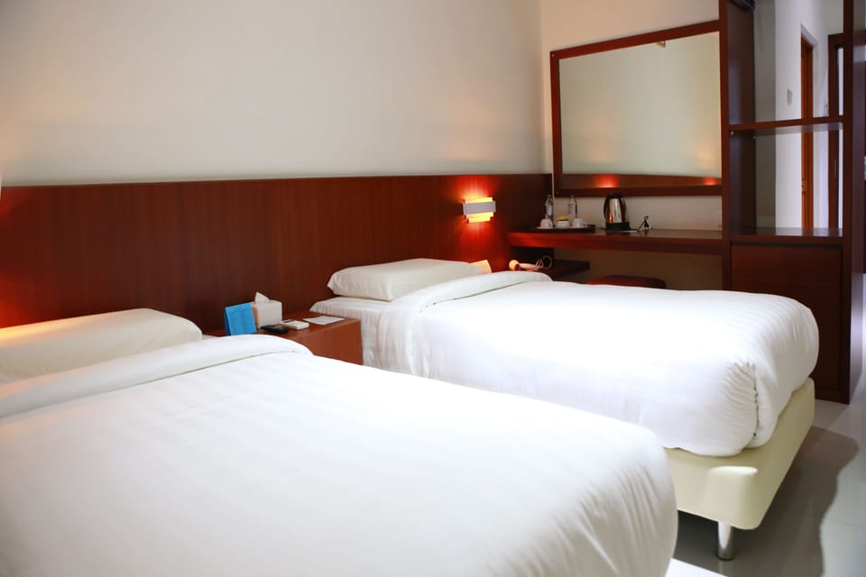 Deluxe Room | Desk, WiFi (free), bed sheets
