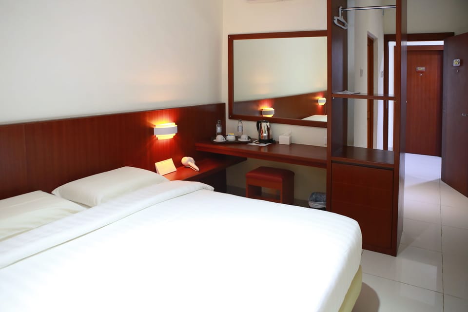 Deluxe Room | Desk, WiFi (free), bed sheets