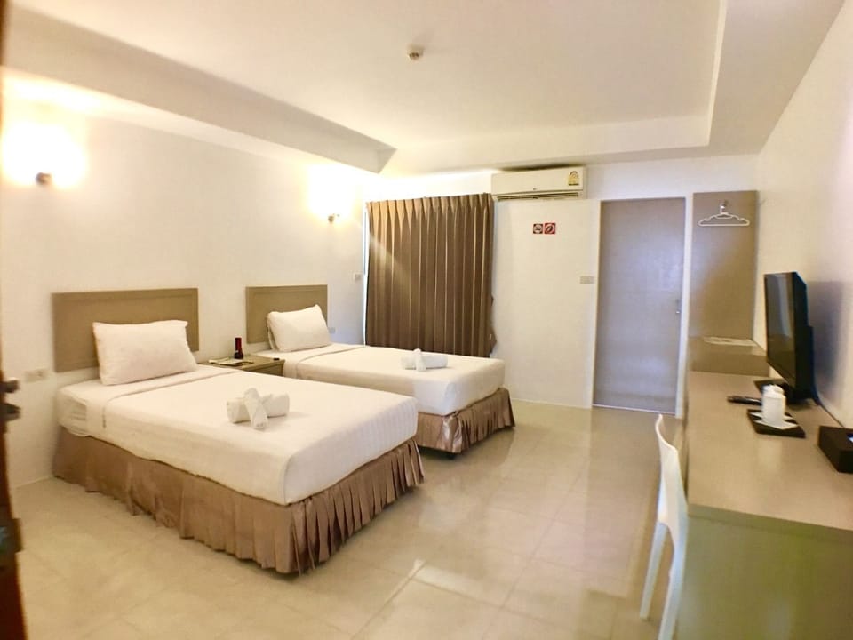 Standard Twin Room | Hypo-allergenic bedding available, desk, blackout drapes, WiFi (free)