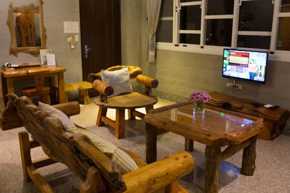 Deluxe Double Room (Cloud) | Living area | LCD TV
