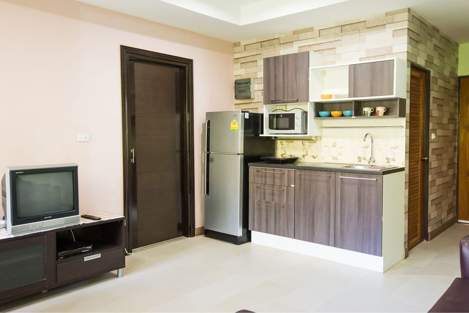 Connecting Room | Private kitchenette | Fridge