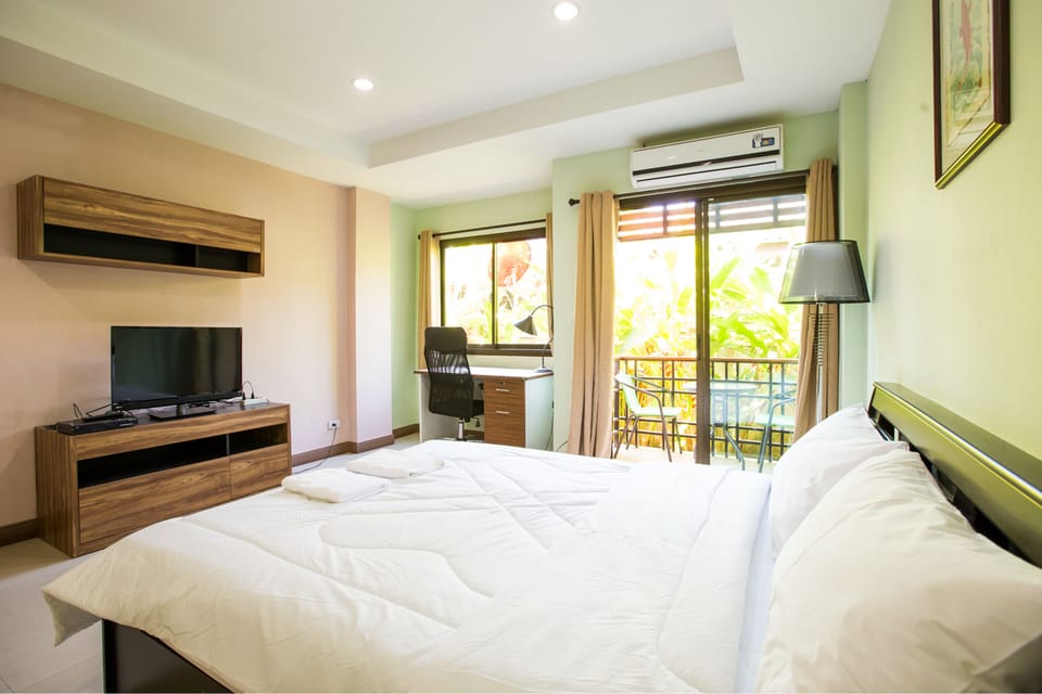 Standard Single Bed | Desk, rollaway beds, free WiFi