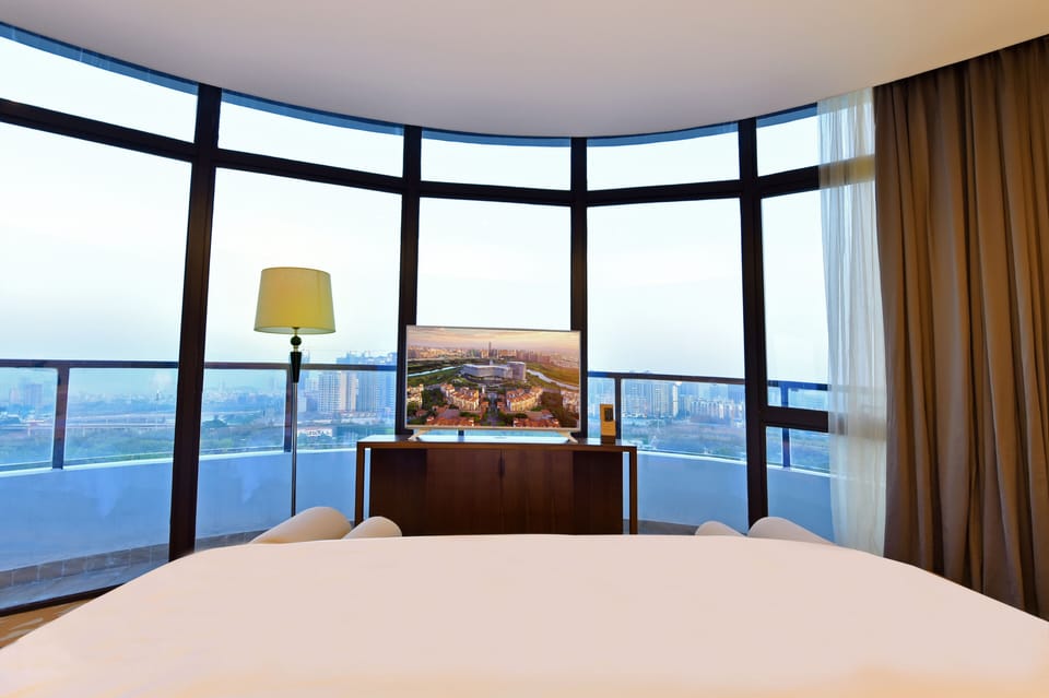 Business Suite | Premium bedding, minibar, in-room safe, desk