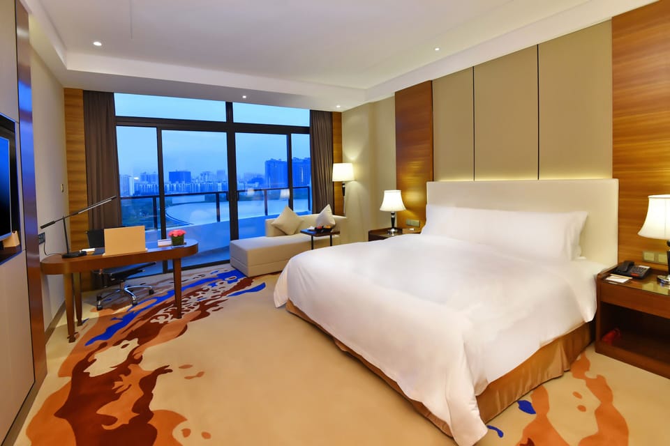 Premium bedding, minibar, in-room safe, desk