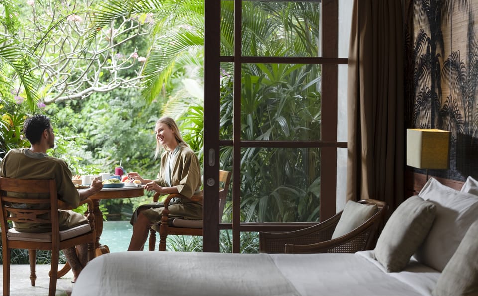 Premier Pool Access Room | Hypo-allergenic bedding, minibar, in-room safe, desk