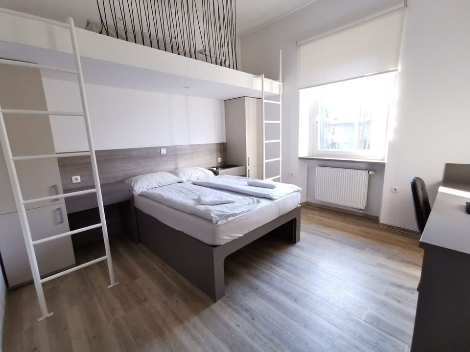 Comfort Triple Room | Free WiFi, bed sheets