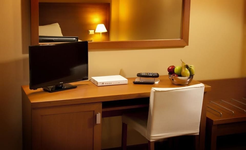 Premium bedding, down comforters, minibar, in-room safe