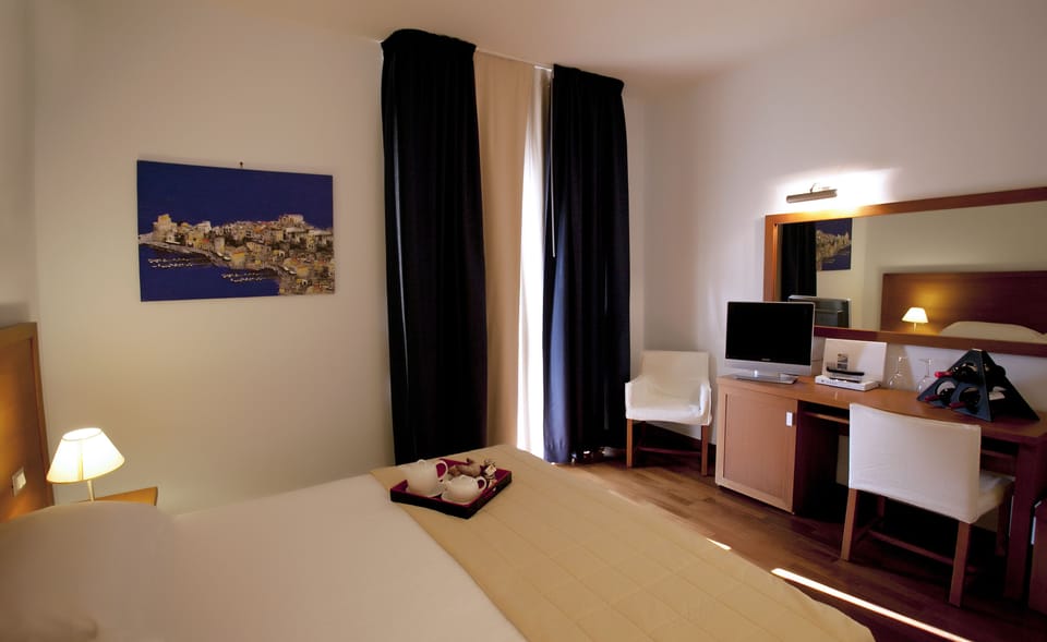 Premium bedding, down comforters, minibar, in-room safe