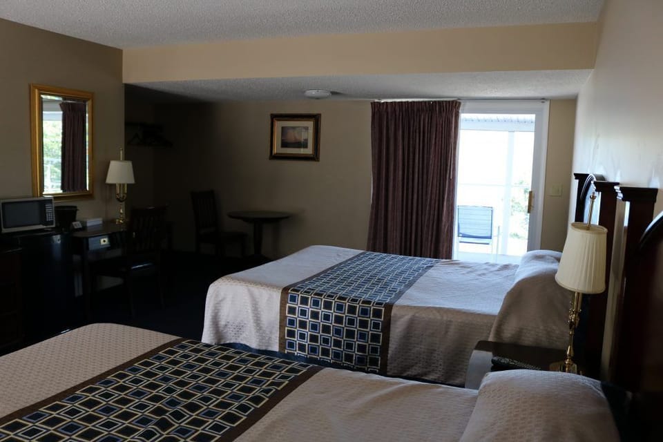 Deluxe Room with Balcony | Desk, iron/ironing board, free WiFi, bed sheets