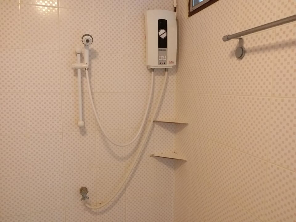 Bathroom | Shower, free toiletries, towels