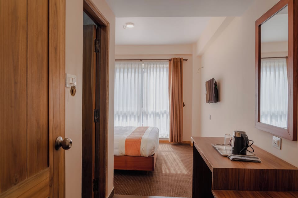 Premium bedding, desk, free WiFi