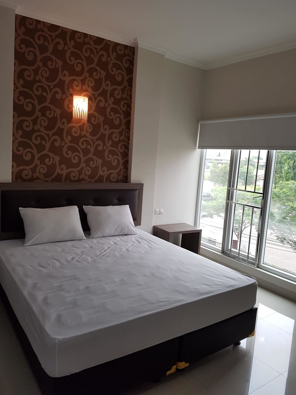 Suite | Desk, free WiFi