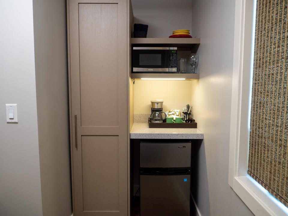 Cottage (Upper Level, Non Accessible) | Private kitchenette