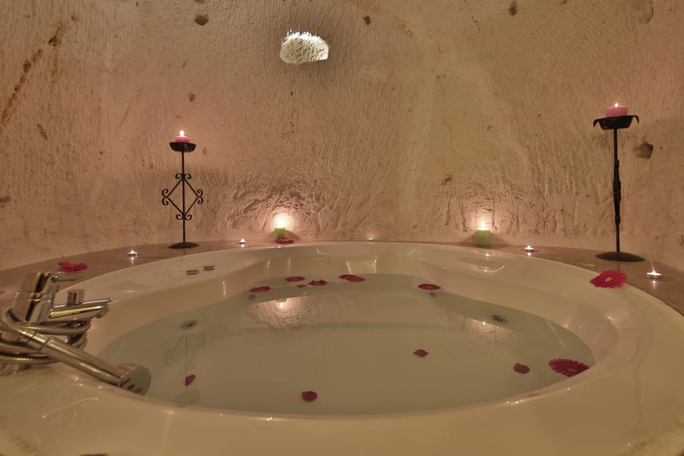 Honeymoon Room | Jetted tub