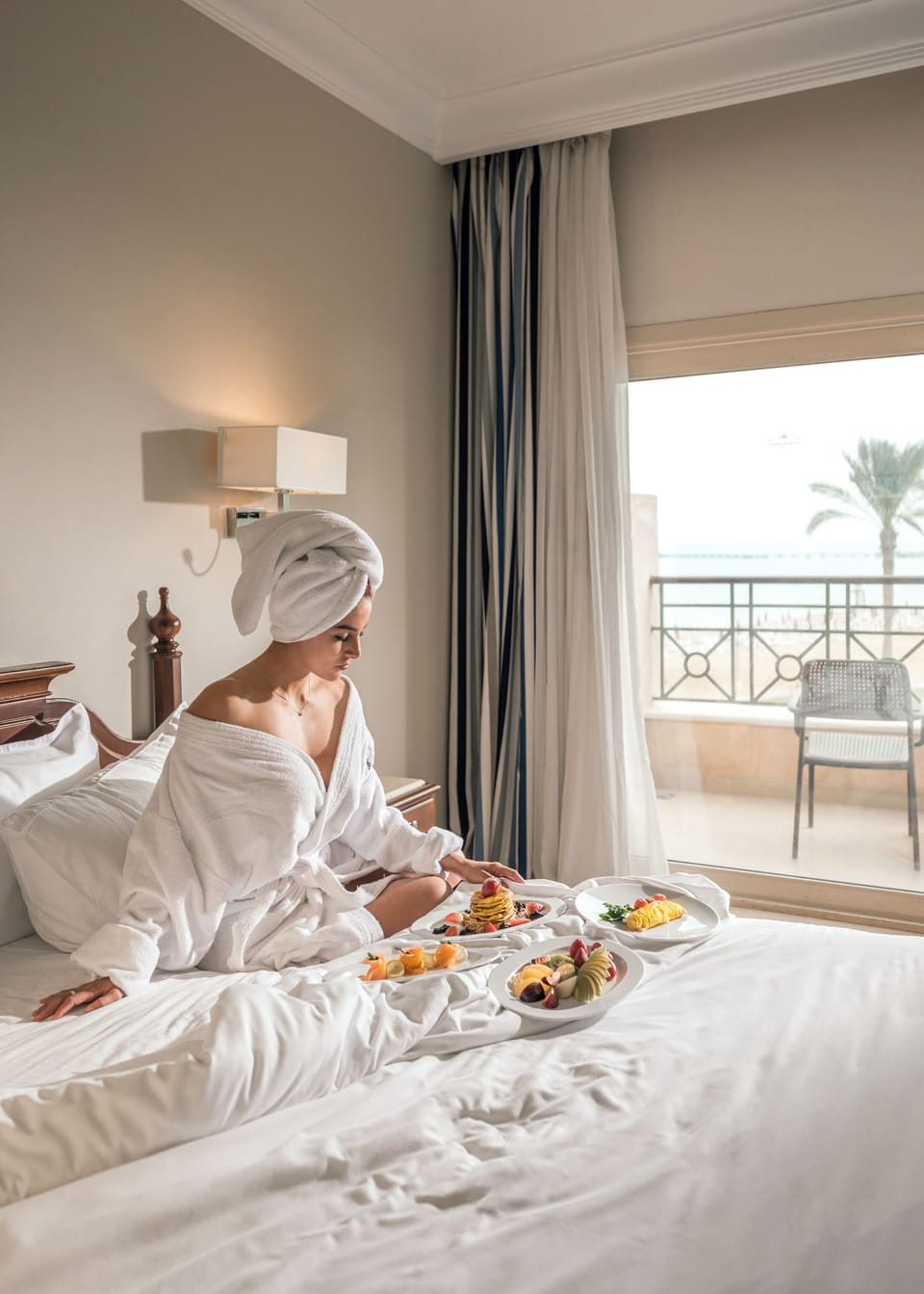 Deluxe Room, Sea View, Poolside | Minibar, in-room safe, blackout drapes, iron/ironing board