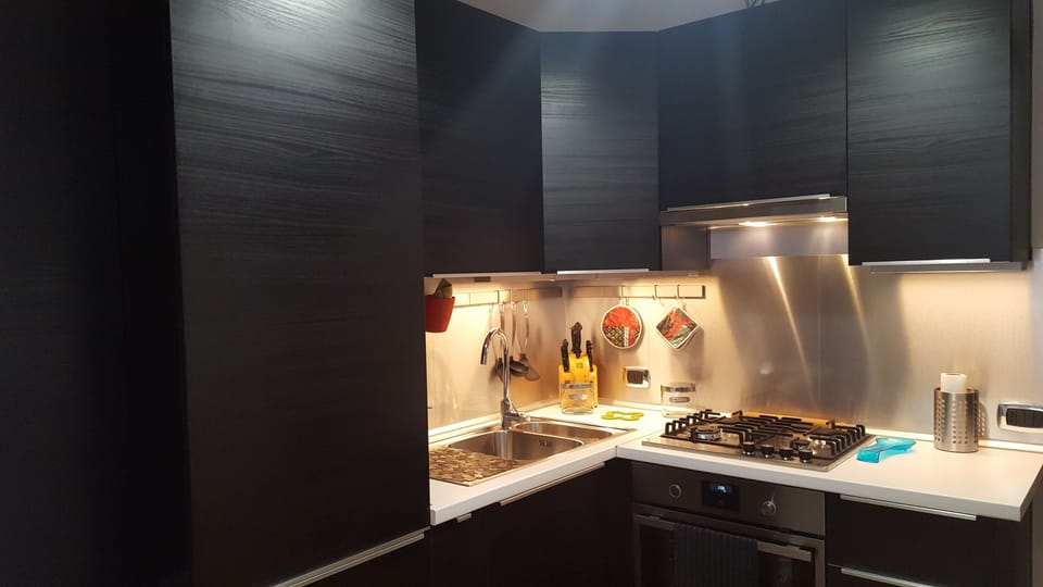 Deluxe Suite, Kitchen | Private kitchenette | Fridge, microwave