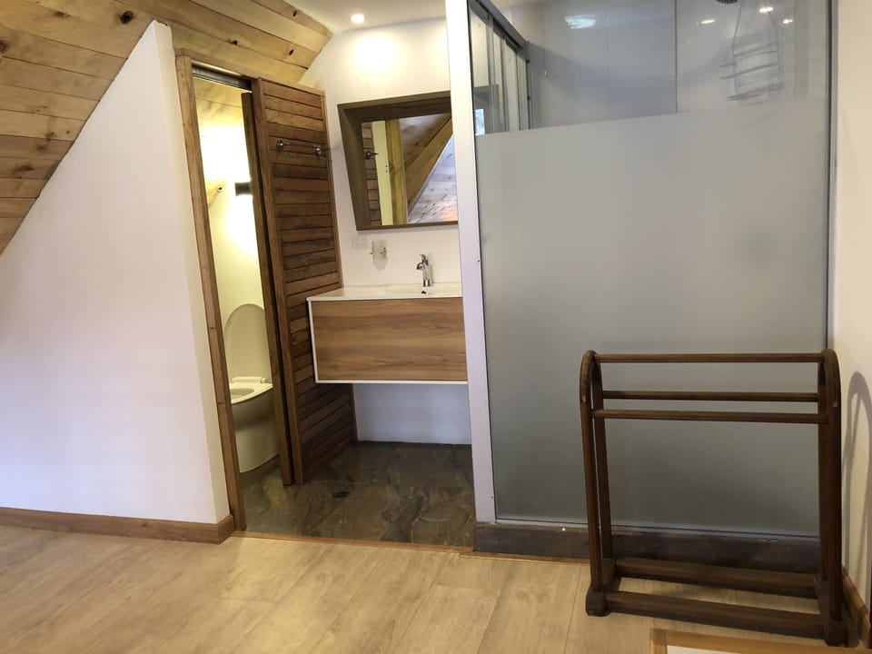 In-room safe, desk, iron/ironing board (on request), WiFi (free)