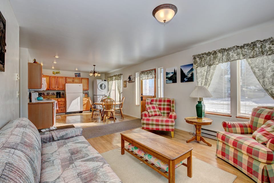 Duplex, 2 Bedrooms, Non Smoking | Living area | 55-inch Smart TV with digital channels, TV, fireplace