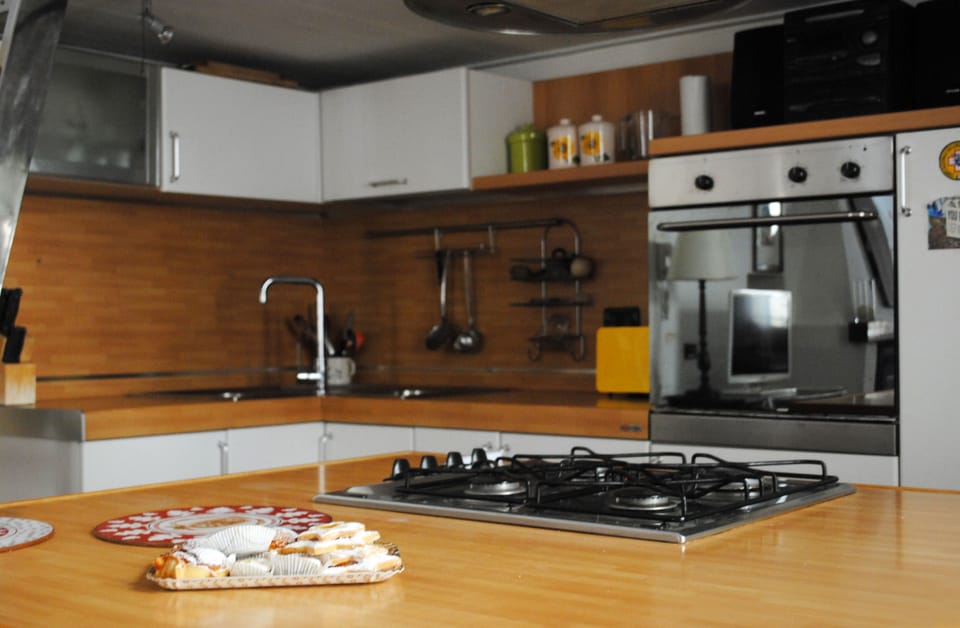 Loft | Private kitchen | Full-size fridge, microwave, oven, stovetop