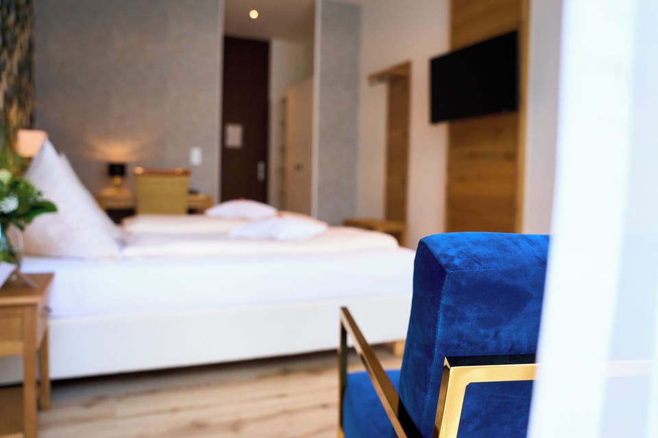 Double Room | In-room safe, desk, WiFi (free), bed sheets