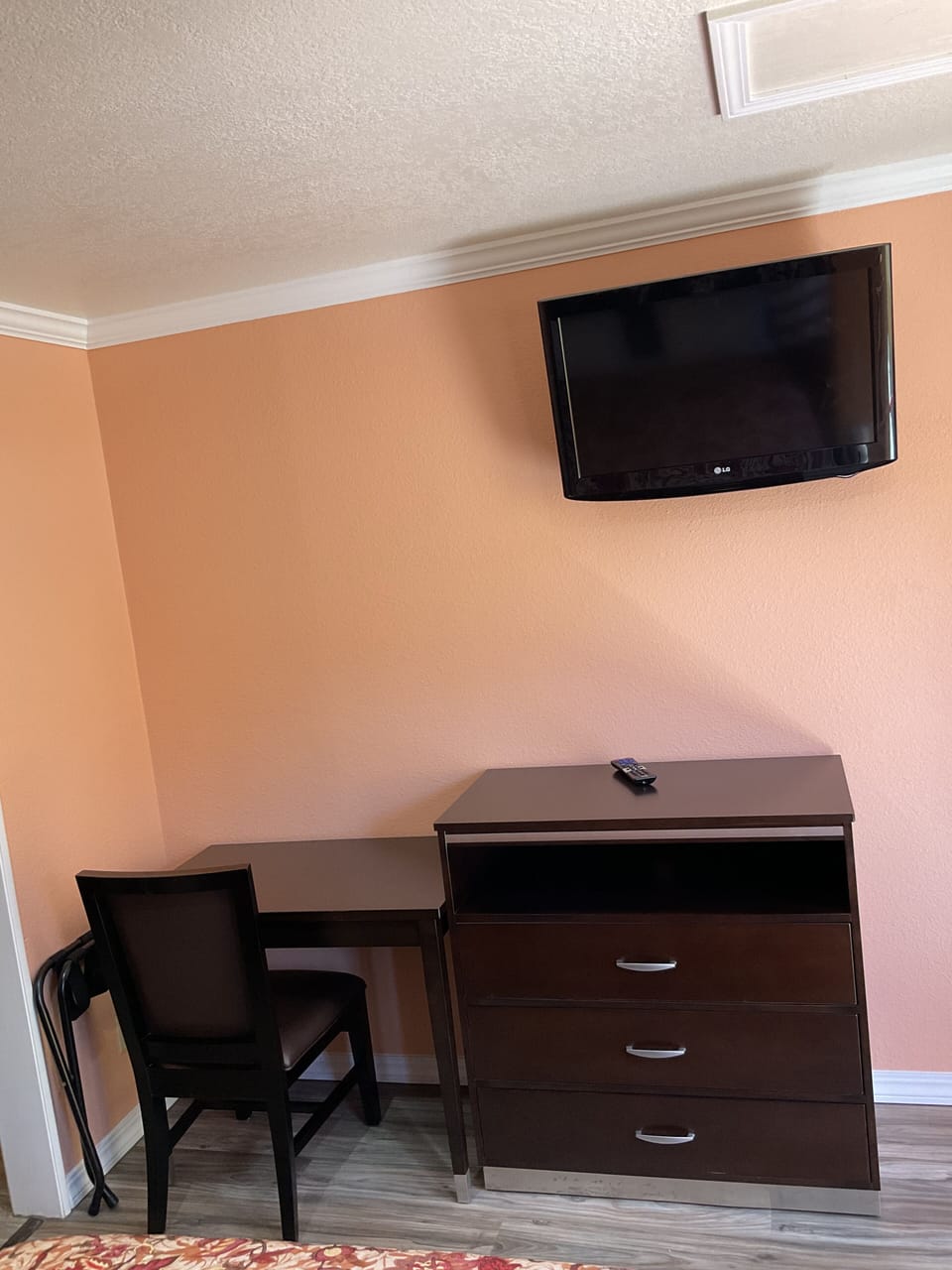 Desk, iron/ironing board, free WiFi, wheelchair access