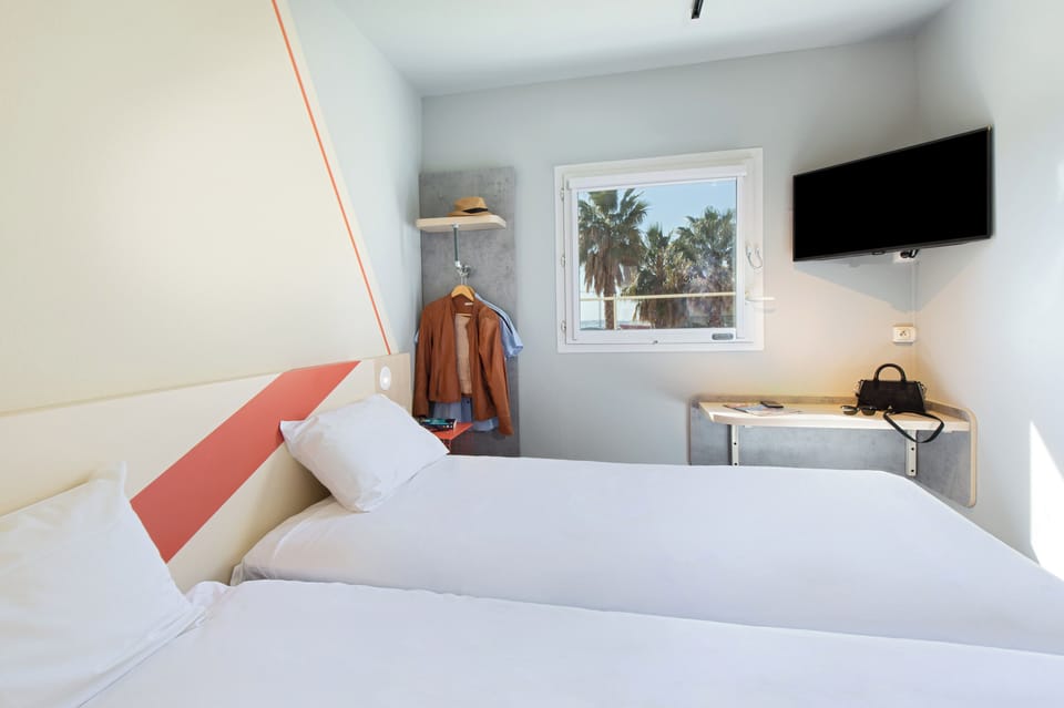Twin Room, 2 Twin Beds | In-room safe, soundproofing, free cribs/infant beds, free WiFi
