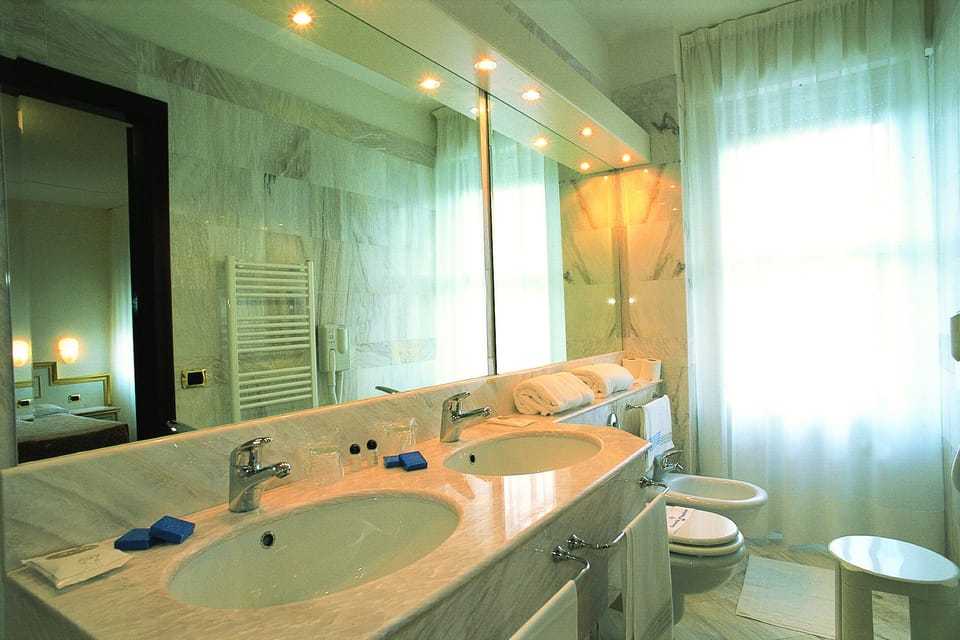 Superior Double Room, 1 Double Bed (Free Spa Access) | Bathroom | Hair dryer, bathrobes, bidet, towels