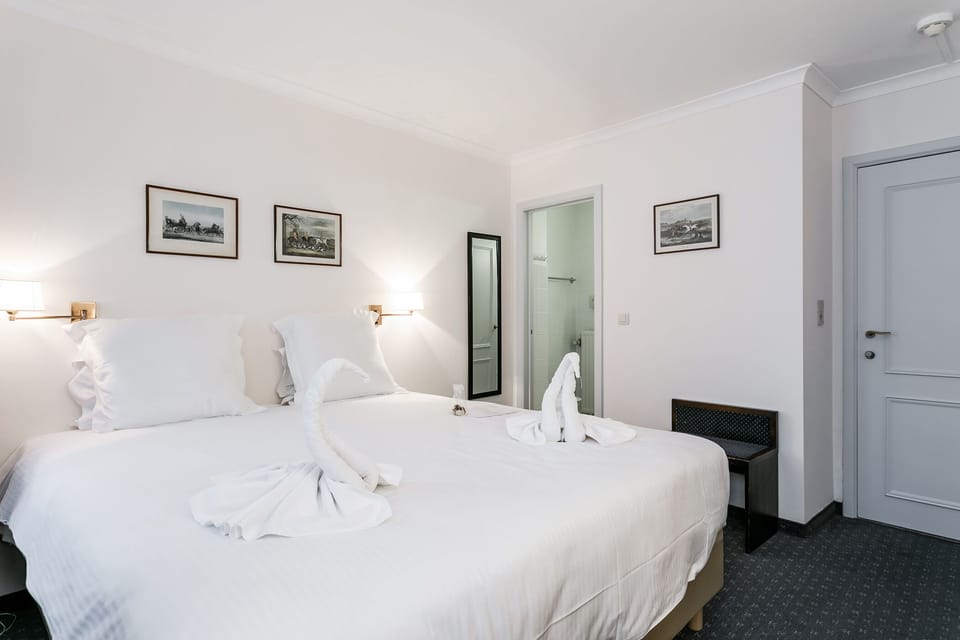 Romantic Double Room, 1 Queen Bed, Refrigerator, River View | Minibar, in-room safe, desk, laptop workspace