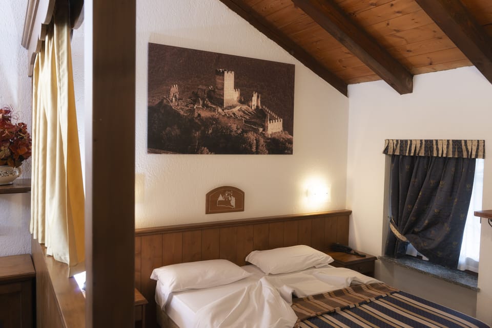 Minibar, desk, free WiFi, bed sheets