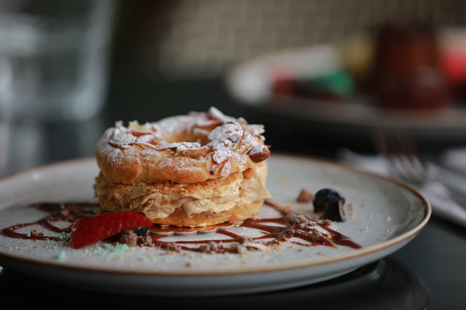 2 restaurants; breakfast, lunch, dinner, and brunch served