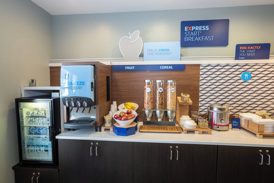 Free buffet breakfast on weekdays