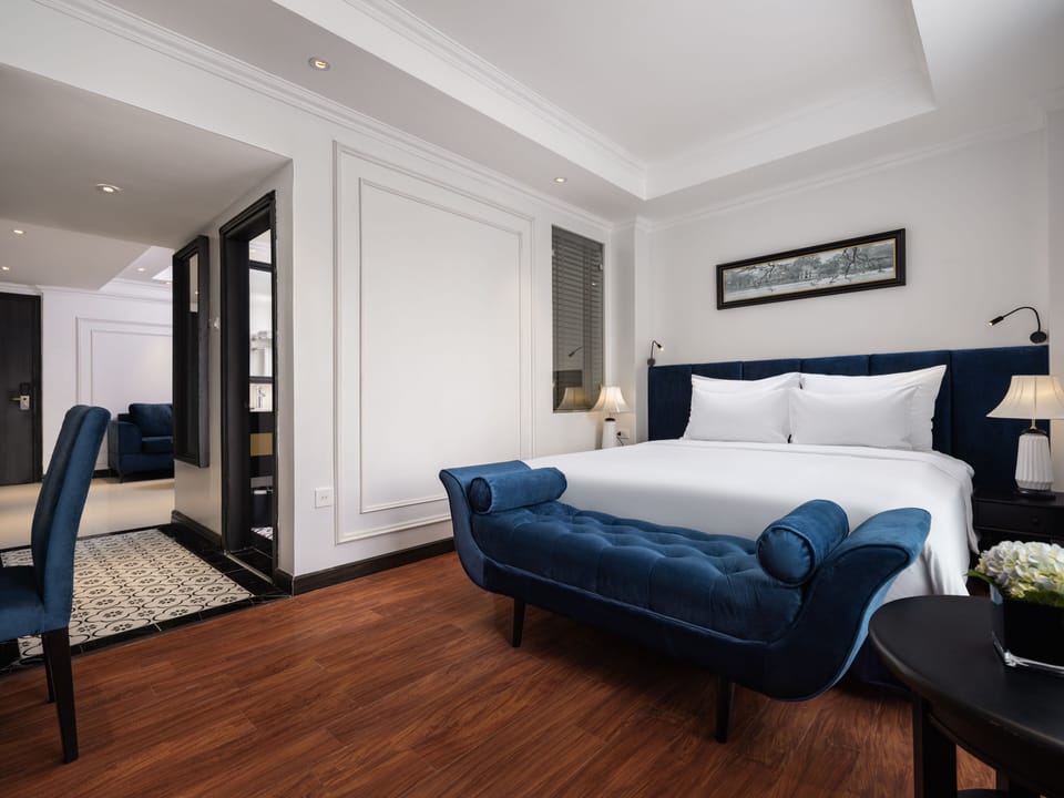 Premium bedding, minibar, in-room safe, desk