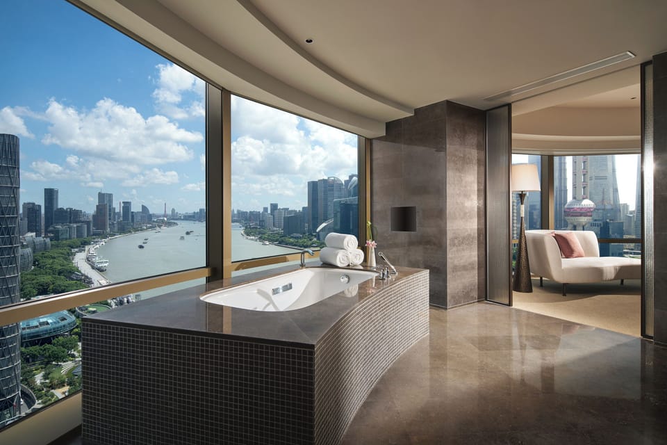 Diplomat Suite King | Premium bedding, minibar, in-room safe, desk