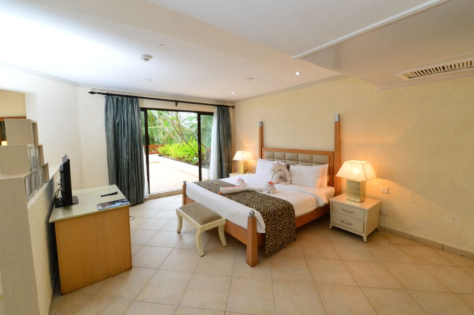 Penthouse | Premium bedding, minibar, in-room safe, desk