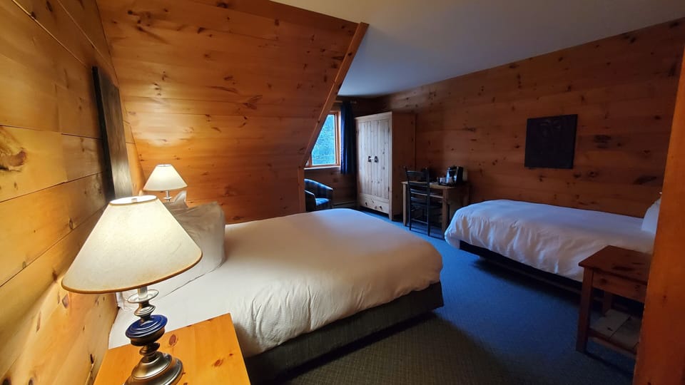 Standard Room, 1 Bedroom | Premium bedding, pillowtop beds, desk, blackout drapes