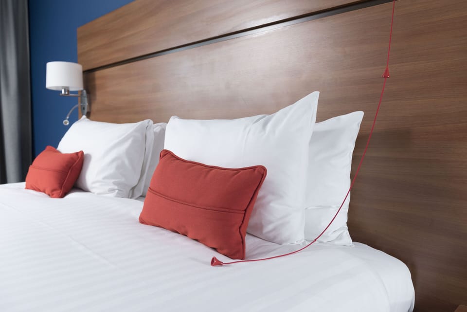 Premium bedding, desk, iron/ironing board, free cribs/infant beds