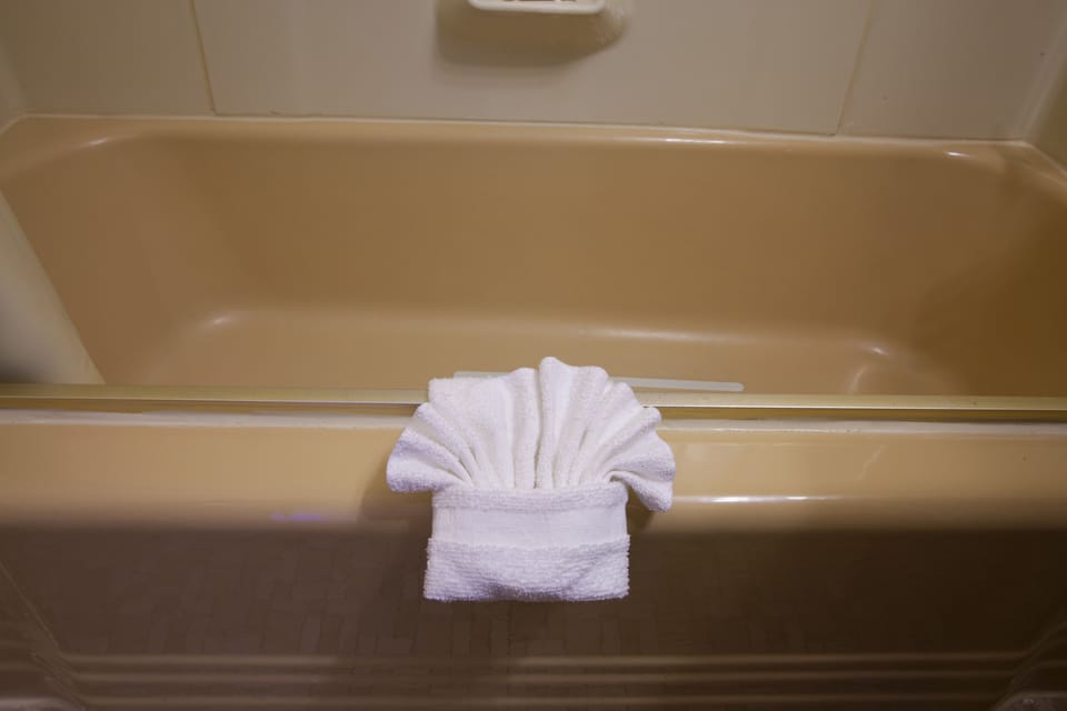 Standard Double Room, 2 Double Beds | Deep soaking bathtub