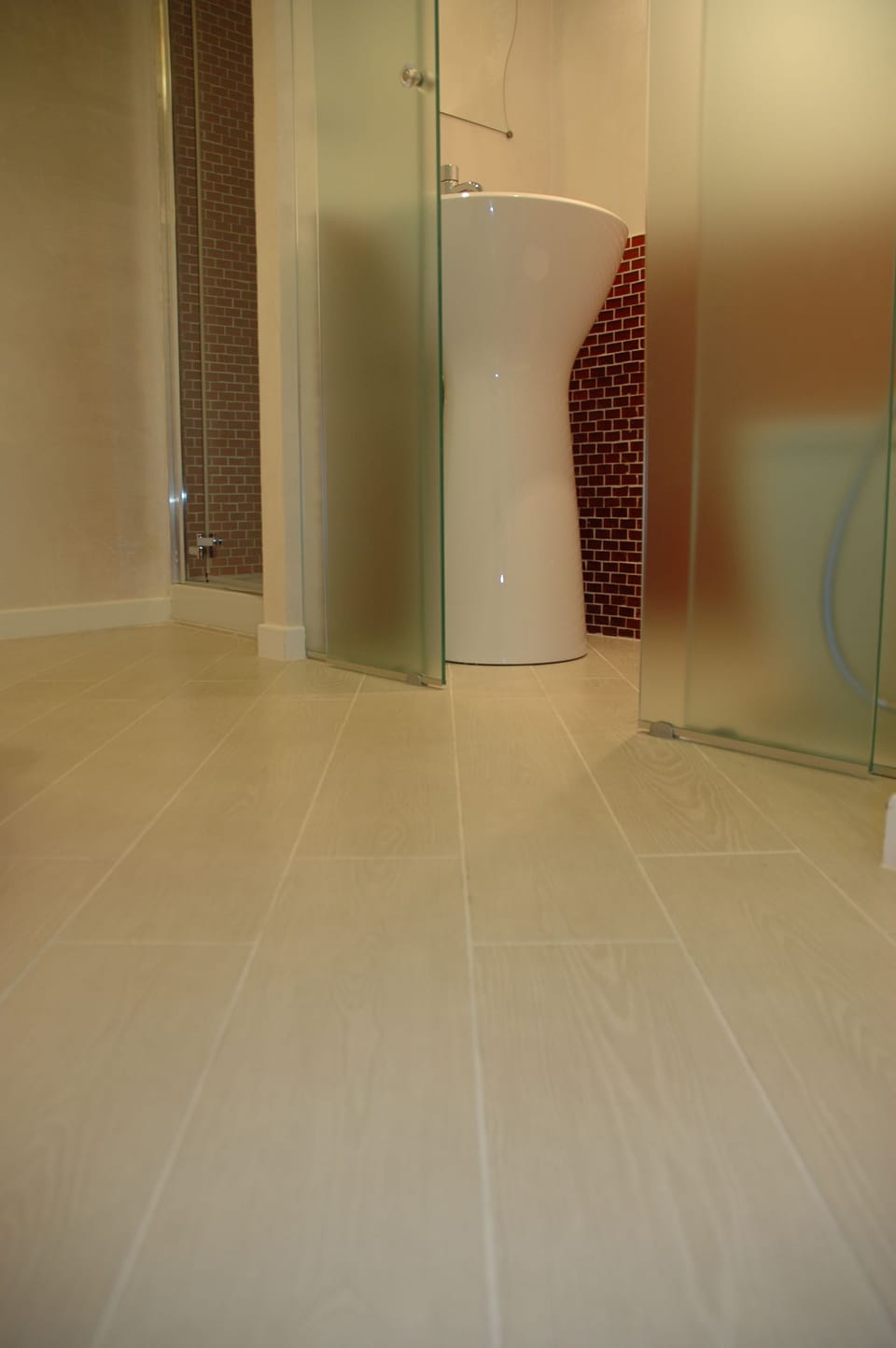 Standard Double Room | Bathroom | Shower, rainfall showerhead, hair dryer, towels