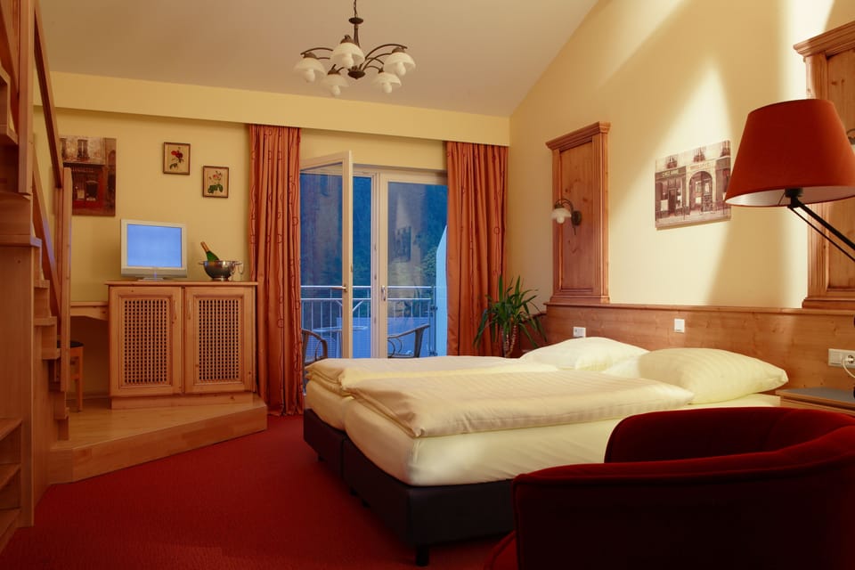 In-room safe, desk, blackout drapes, soundproofing