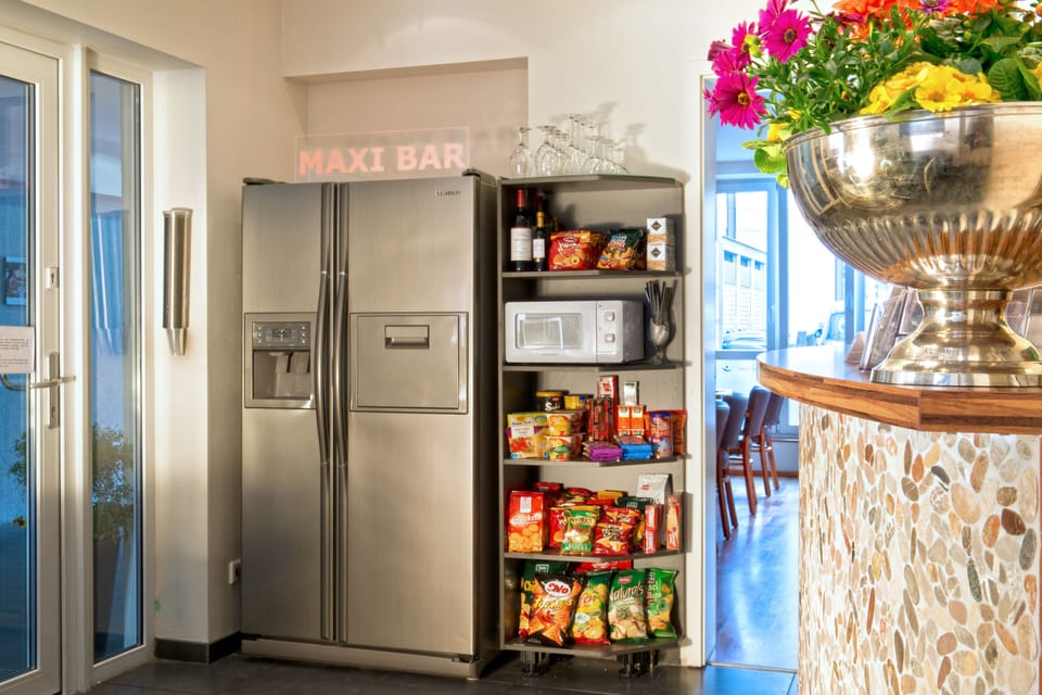 Snack bar