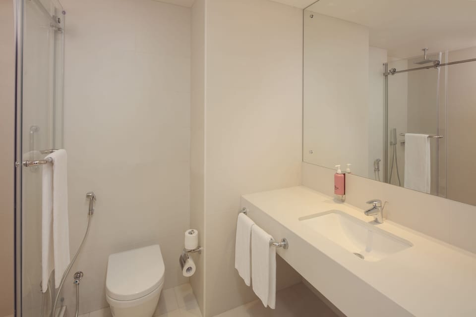 Rover Room - Easy Access To Sheikh Zayed Road & Bur Dubai | Bathroom | Shower, rainfall showerhead, hair dryer, towels