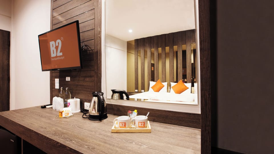 Luxury Premier | Bathroom | Shower, free toiletries, towels