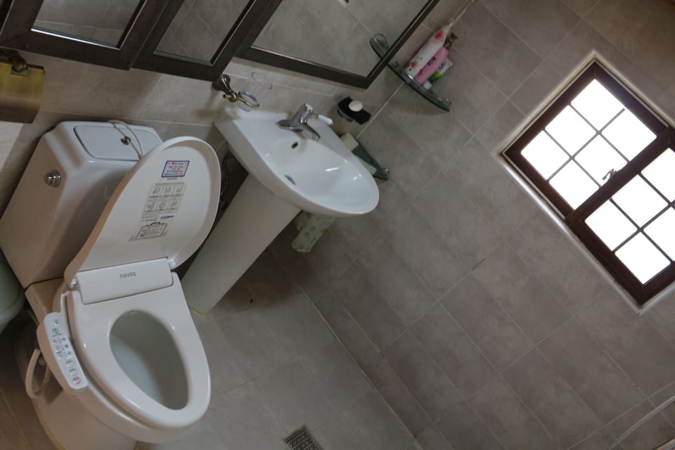 Traditional Room (Soodeokjae) | Bathroom | Shower, hair dryer, towels, soap