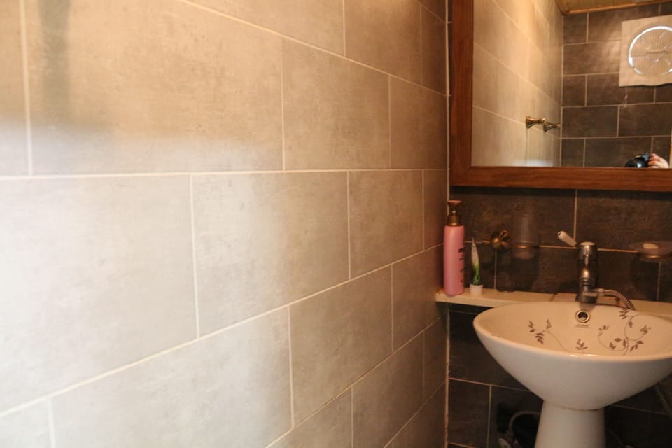 Traditional Room (Joongbang) | Bathroom sink