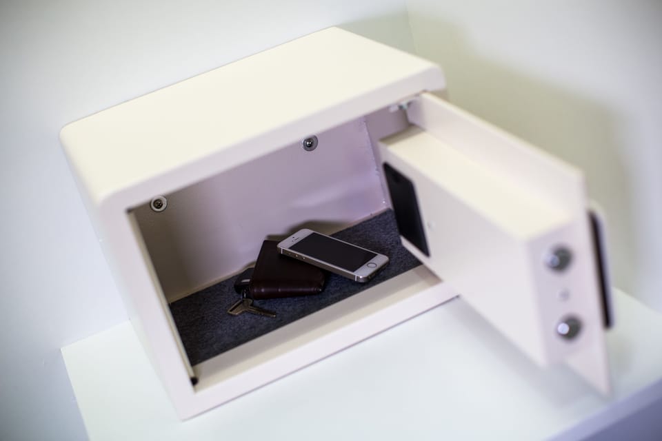 Standard Double Room | Safe